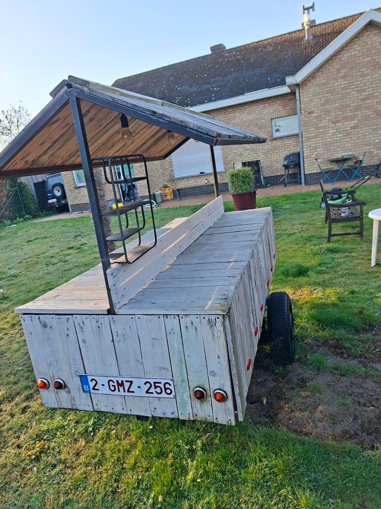 Aanhangwagen voor feestjes, Ophalen