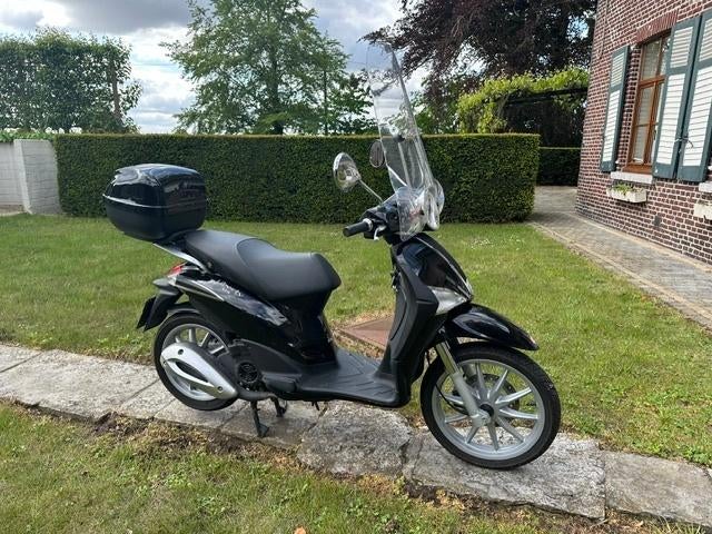 Piaggio Liberty 1669 km met scherm en bagagebak, Motoren, Scooter, Gebruikt, Particulier, 125 cc