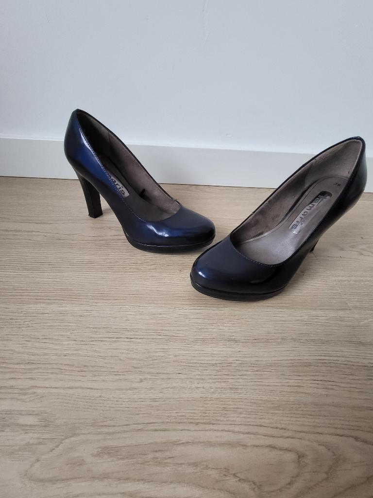 Donkerblauwe pumps Tamaris, Kleding | Dames, Schoenen, Tamaris, Ophalen of Verzenden, Pumps