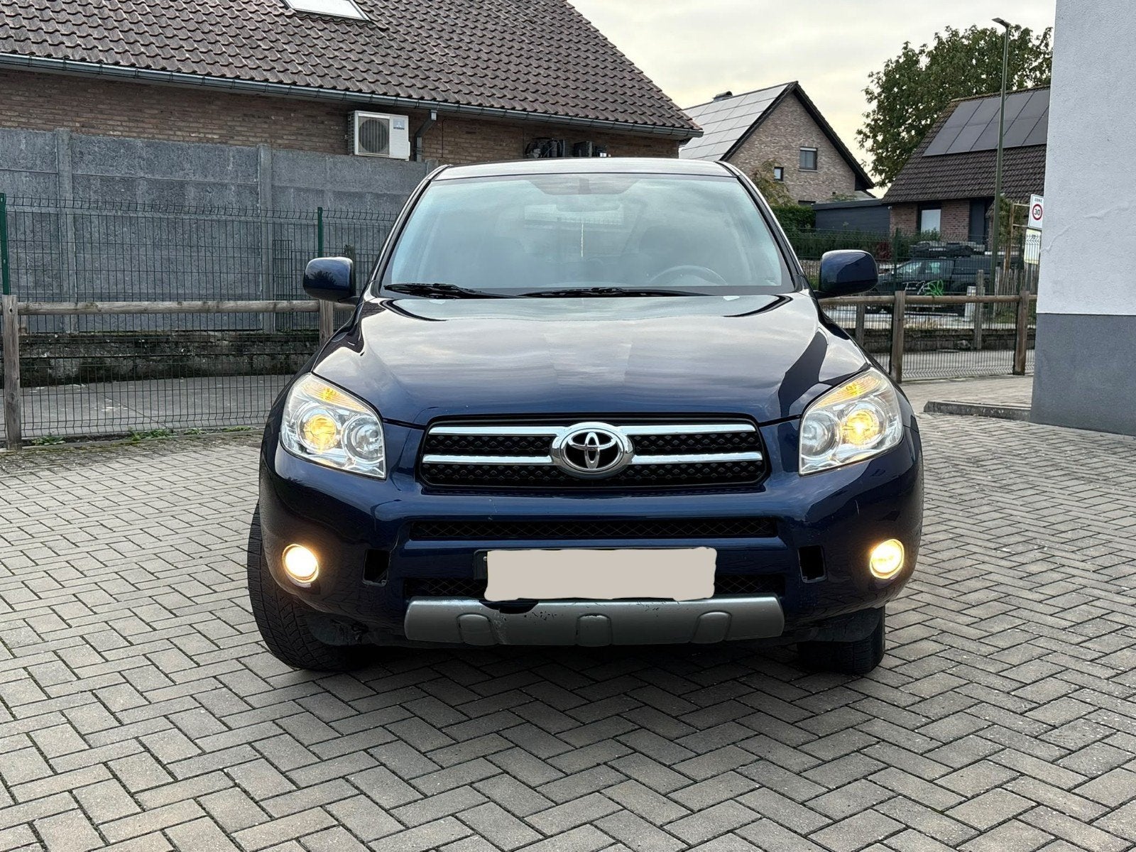 Toyota RAV4 2.2 D4D Crosssport 4x4, Auto's, Zwart, 4 cilinders, Blauw, Particulier