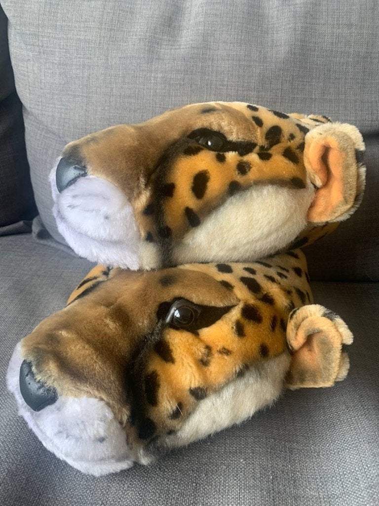 Grappige, warme slippers met luipaardprint, Ophalen of Verzenden, Zo goed als nieuw, Slippers