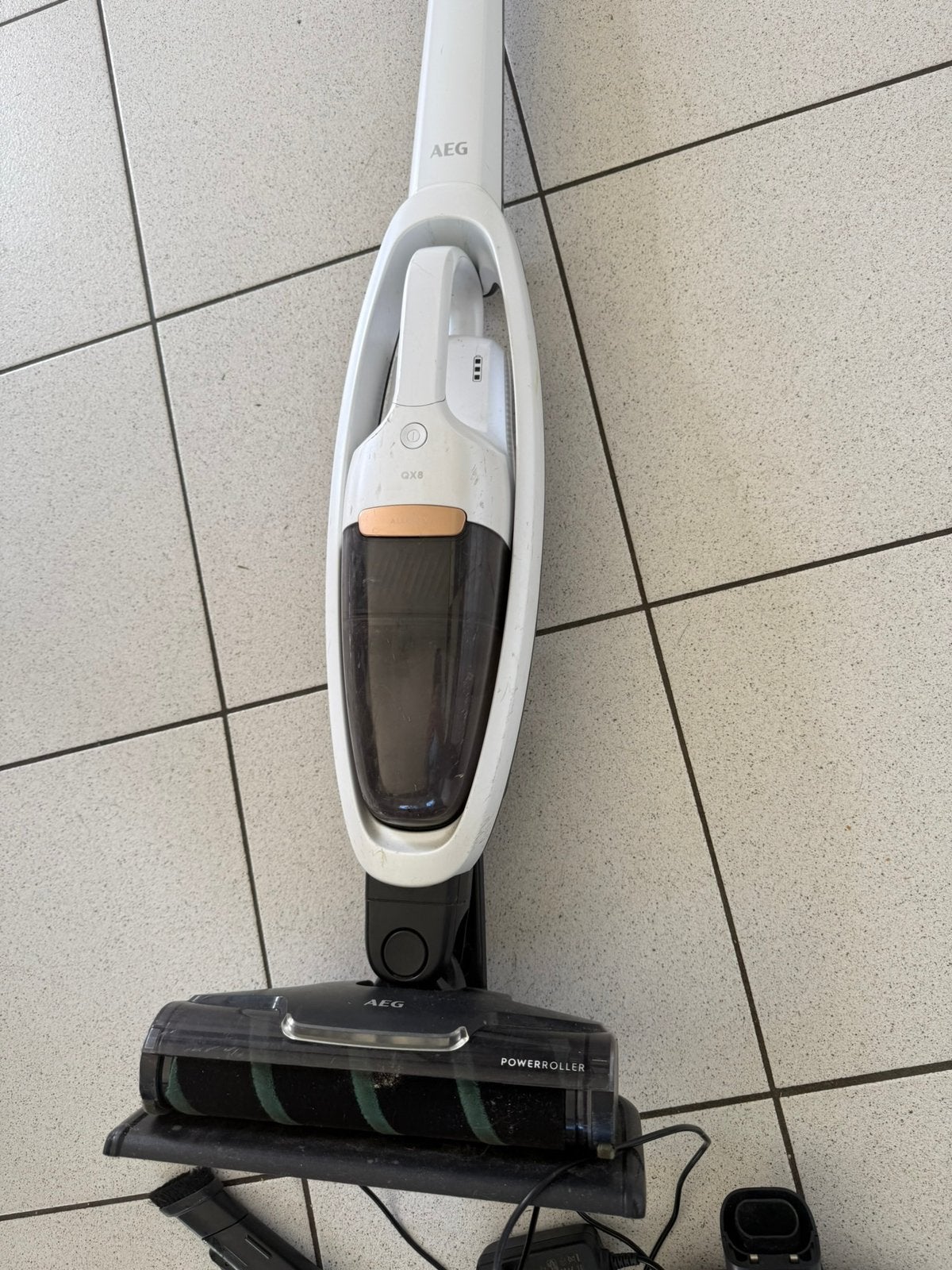 Aspirateur en acier AEG, Enlèvement ou Envoi, Réservoir, Aspirateur balai, Comme neuf
