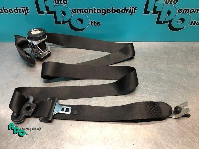 Ceinture de sécurité arrière droite d'un Ford Fusion (Fus, -, 3 mois de garantie, -, -