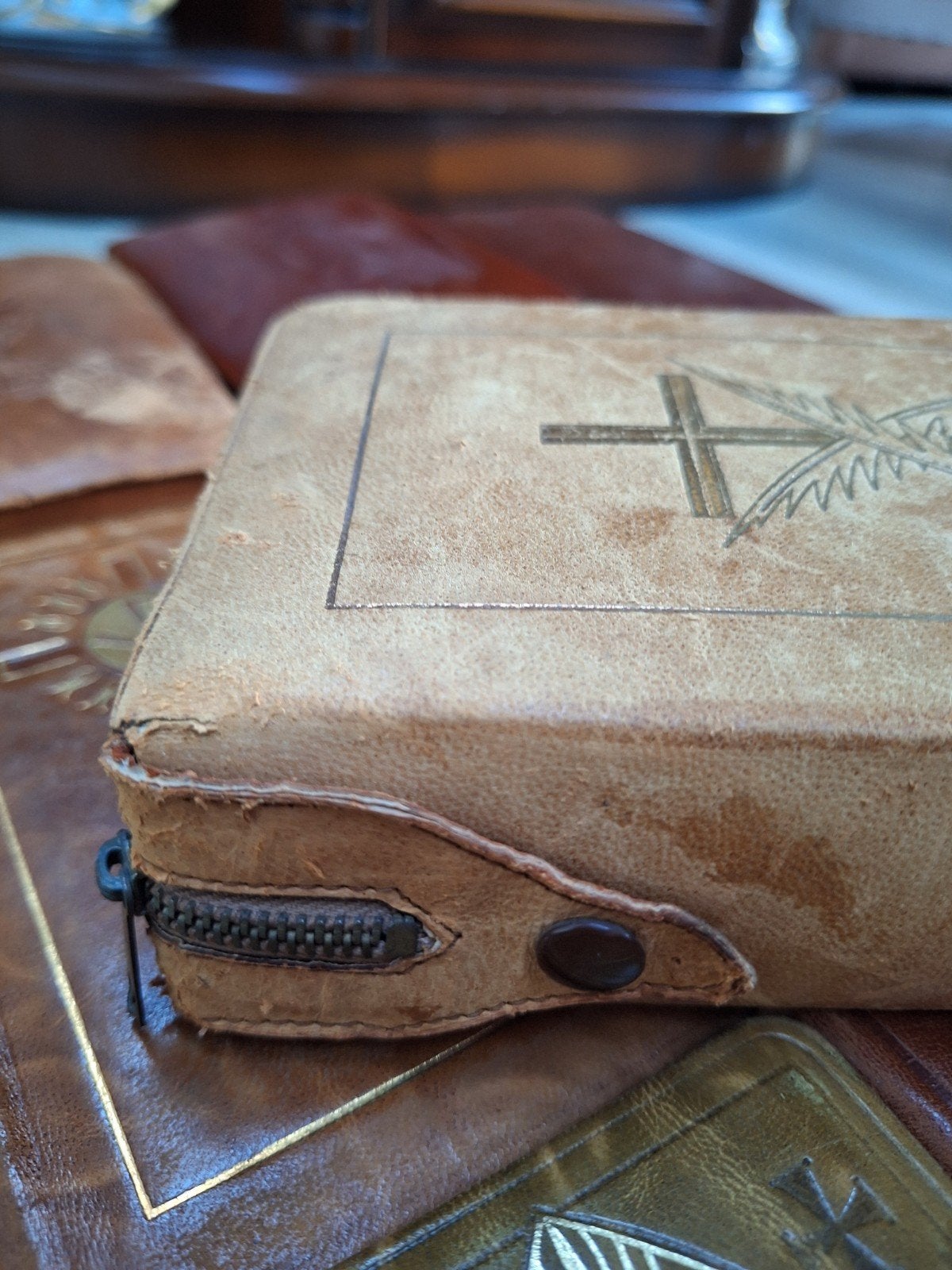 Collection unique en 12 volumes de livres de missels anciens, Antiquités & Art, Antiquités | Objets religieux, Enlèvement