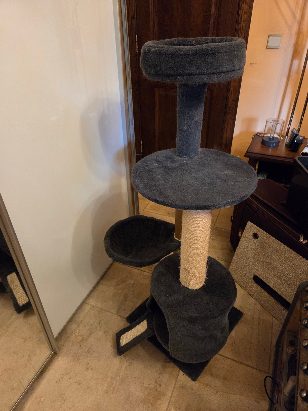 Arbre à chat servi mais encore bien utilisable, Animaux & Accessoires, Meubles griffoirs pour chats, Enlèvement