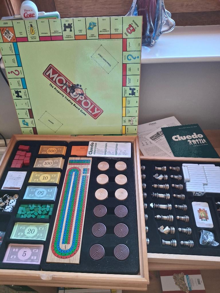 Houten bordspel, 6-in-1: Monopoly, Clue, , Schaken, Dammen s, Hobby en Vrije tijd, Gezelschapsspellen | Bordspellen, Ophalen
