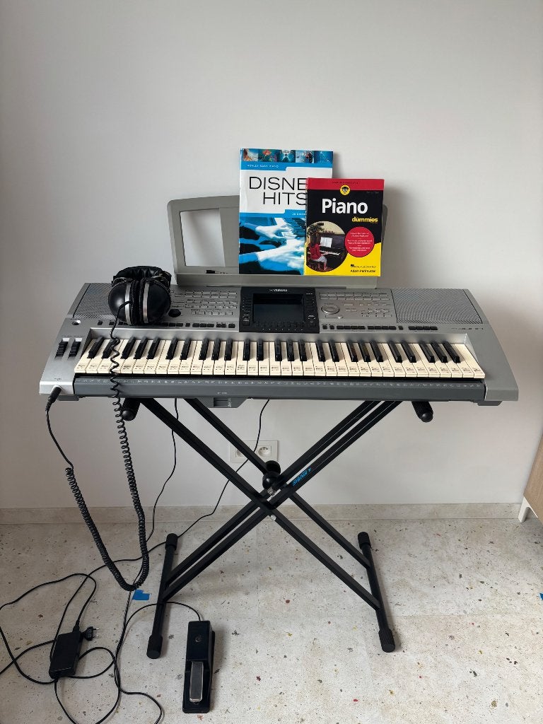 Keyboard Yahama met staander, Muziek en Instrumenten, Ophalen, Yamaha, Aanslaggevoelig, 61 toetsen