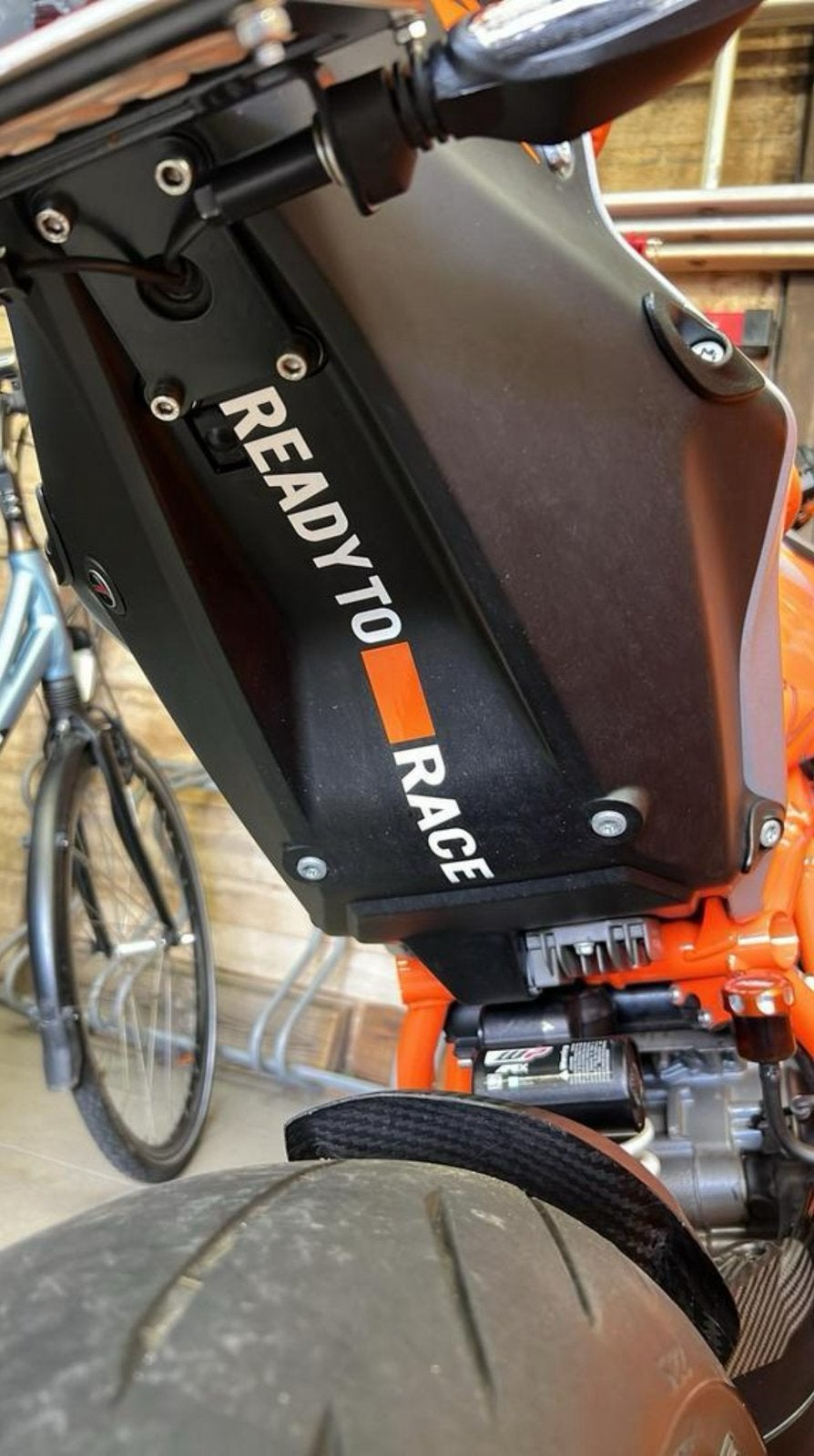 KTM <> undertail sticker Superduke en andere, Motoren, Ophalen of Verzenden, Zo goed als nieuw