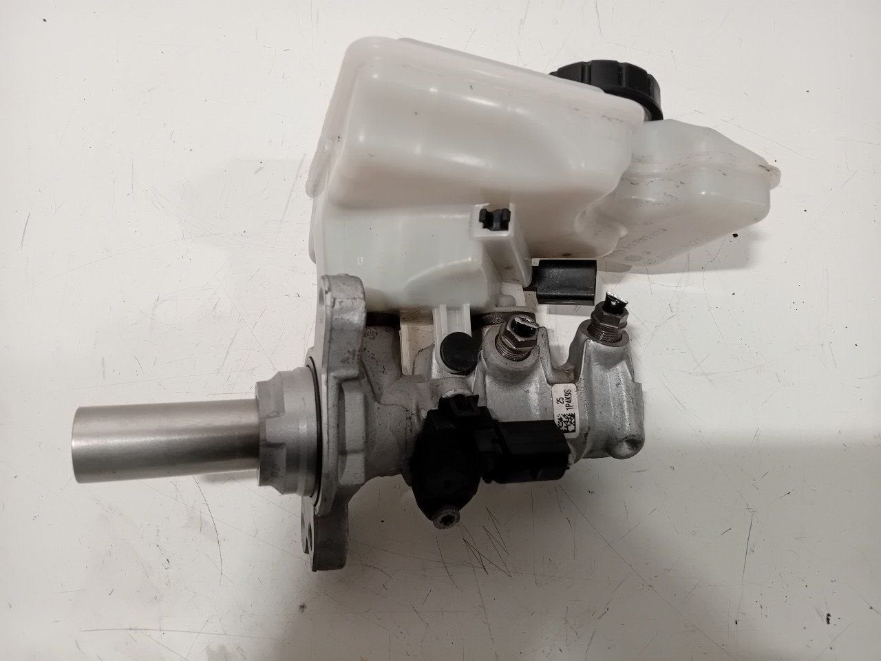 Hoofdrem cylinder Seat Ateca, Onderdelen@venauto.nl, Van der Ven Autorecycling B.V., Ettenseweg 76, 4706 PB Roosendaal, The Netherlands