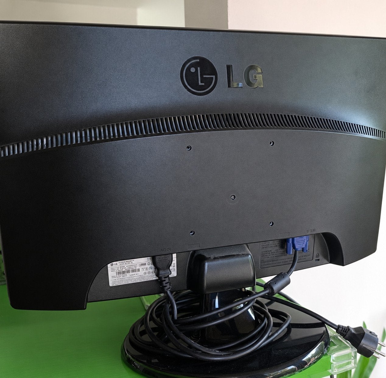 Écran plat LG TFT 22" monitor VGA Flatron W2243S PF, Informatique & Logiciels, Enlèvement ou Envoi, VGA