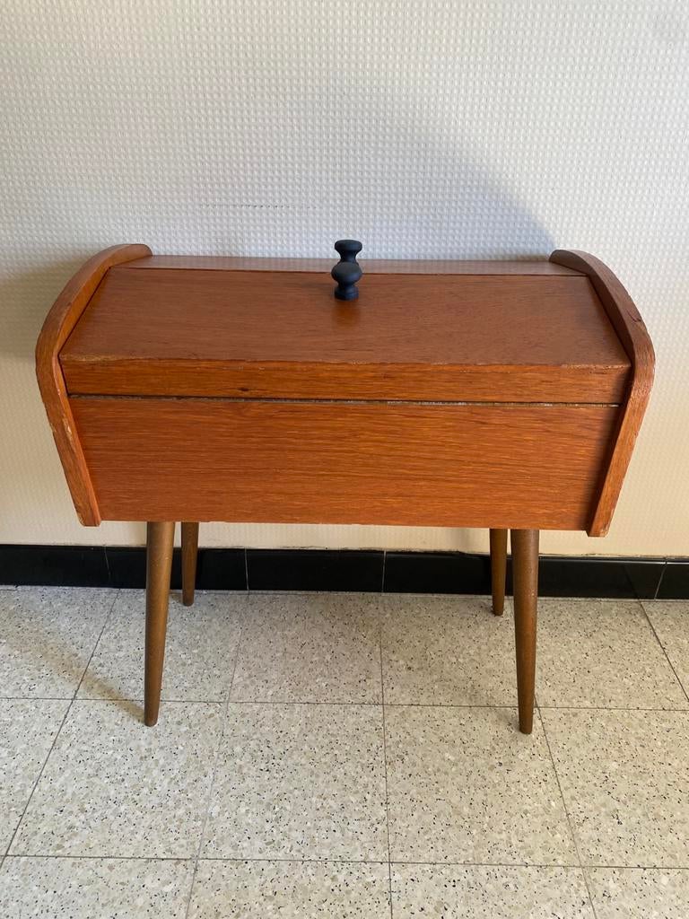 Vintage naaibox op pootjes, Antiek en Kunst, Ophalen of Verzenden