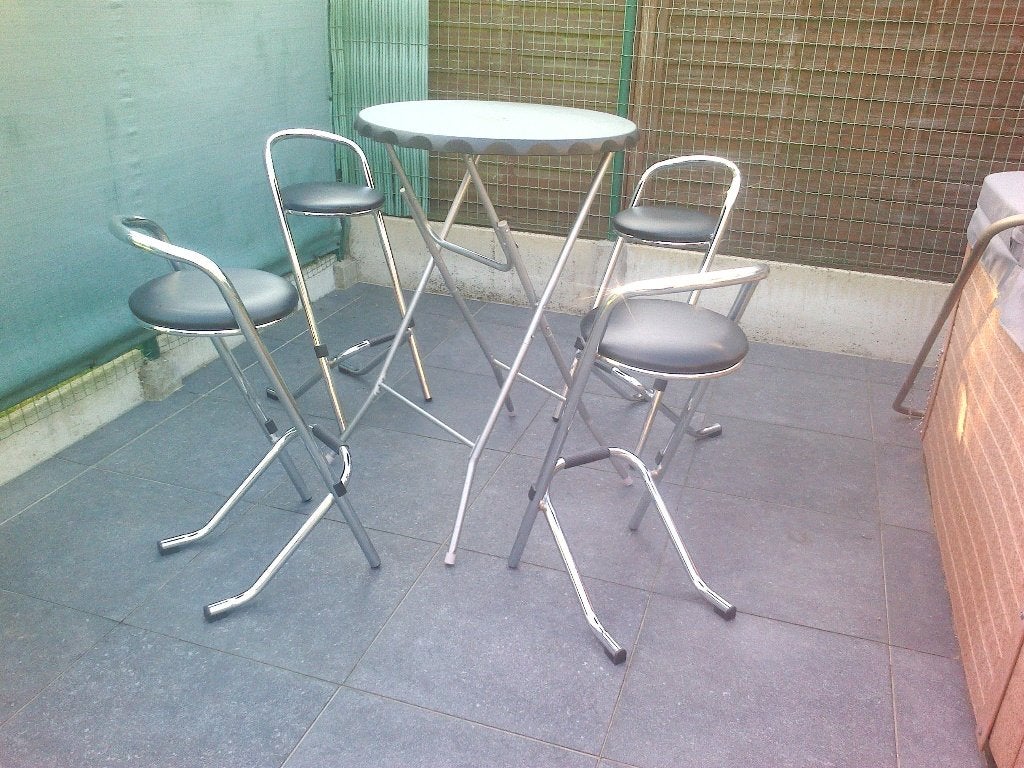 4 Barstoelen + tafel., Ophalen, Zo goed als nieuw, Metaal, Met voetsteun