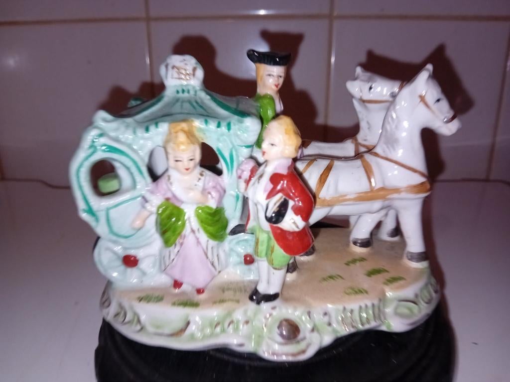 porselein beeld koetsier met marquise, Antiek en Kunst, Ophalen of Verzenden