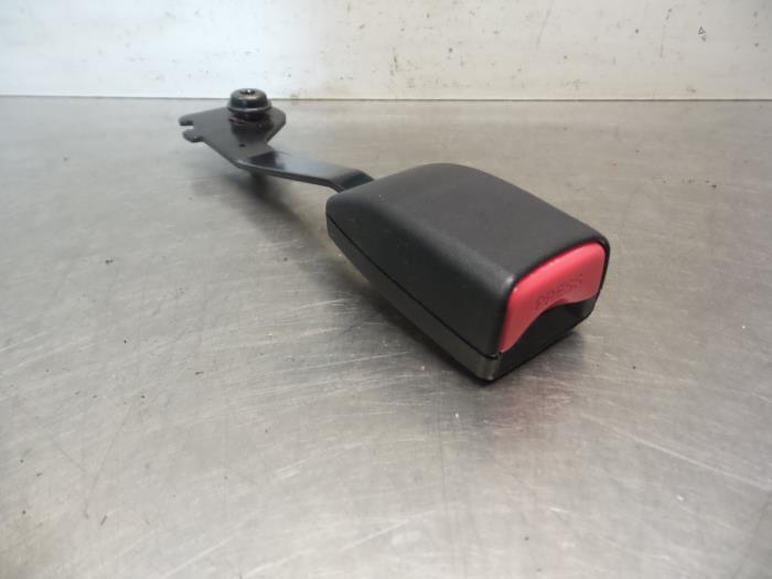 Insertion ceinture de sécurité avant droite d'un Mazda 2 (, -, 3 mois de garantie, Mazda, Utilisé