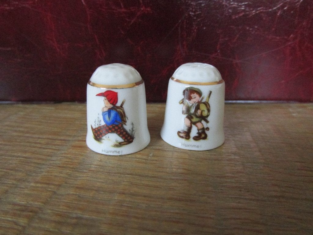 2 vingerhoedjes Hummel, Ophalen of Verzenden, Nieuw, Porselein
