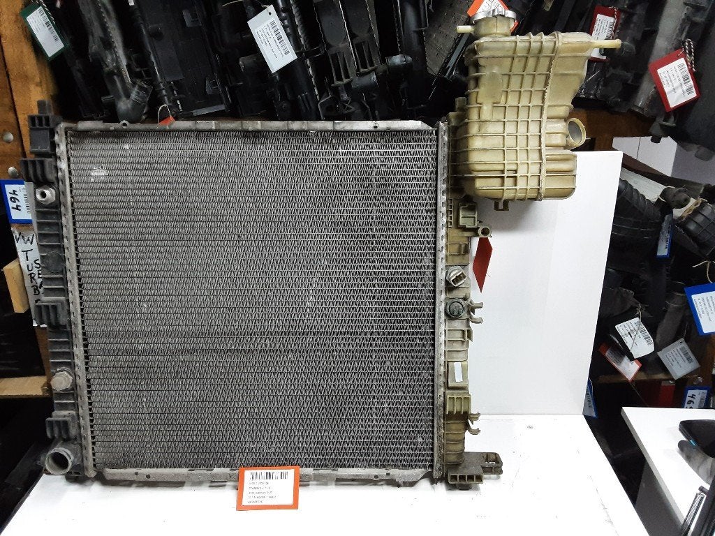 RADIATEUR Mercedes-Benz Vito (638.0) (8MK376721411), Gebruikt, Mercedes-Benz, Mevr. I. Hauben, Rue de l'Espoir 34 34
4030  GRIVEGNÉE, BE