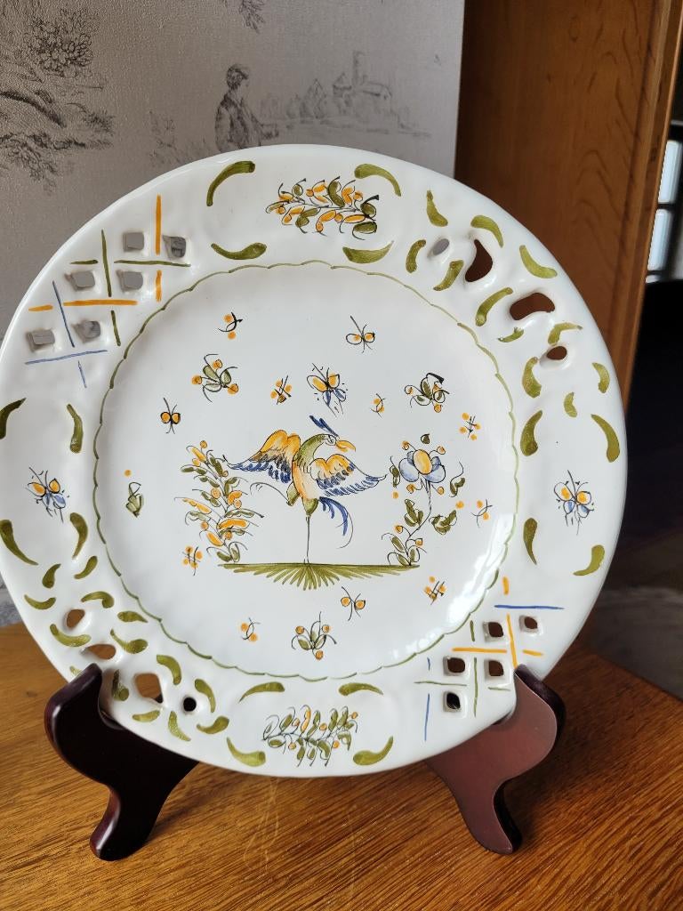 Assiette décorative en faïence de Moustiers, Enlèvement ou Envoi