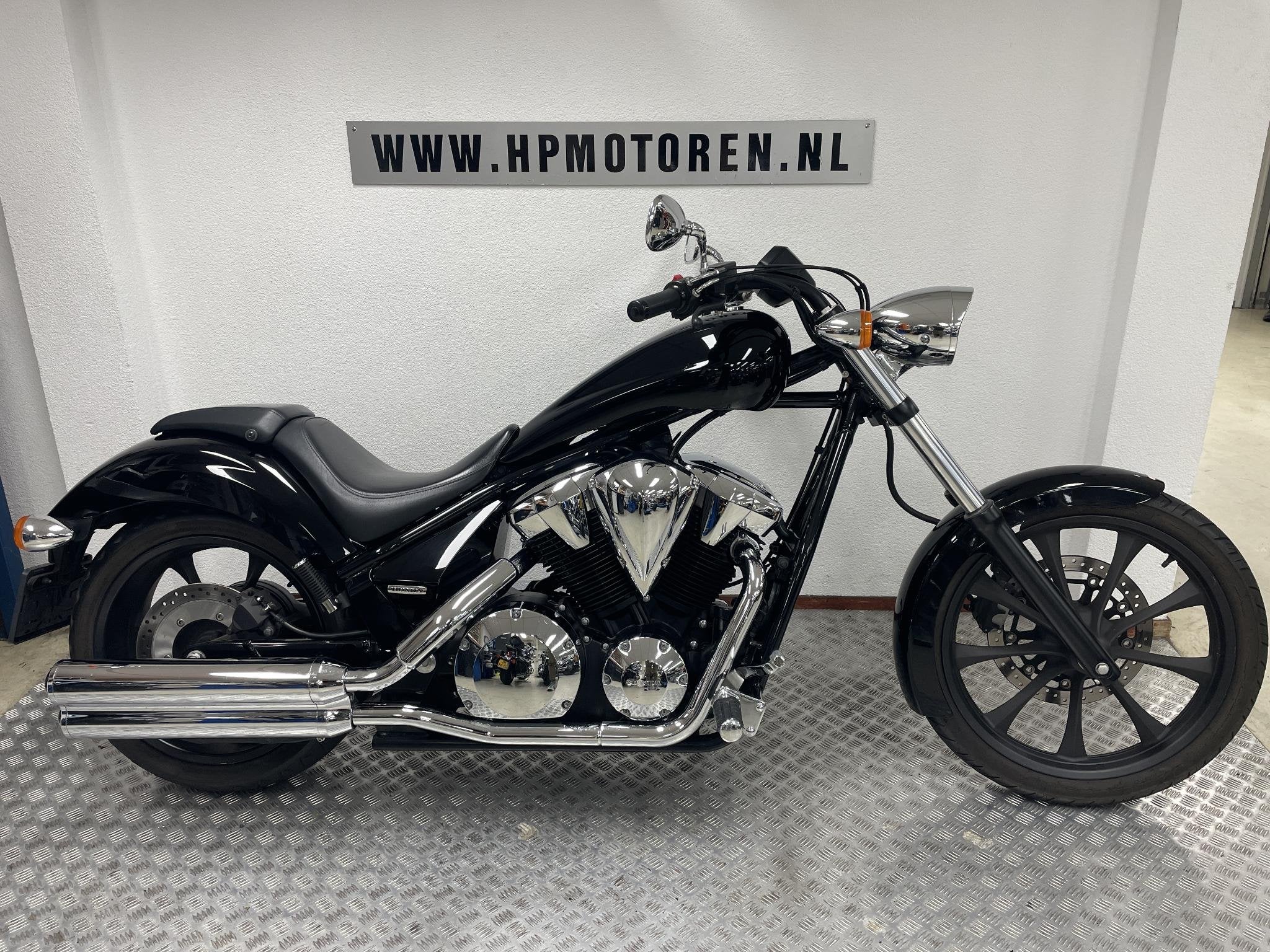 Honda VT 1300 CX FURY CUSTOM BOVAGGARANTIE 7572 KM !, Motos, Motos | Honda, 1312 cm³, Rivium Boulevard 222-11
2909 LK  Capelle aan den Ijssel, NL