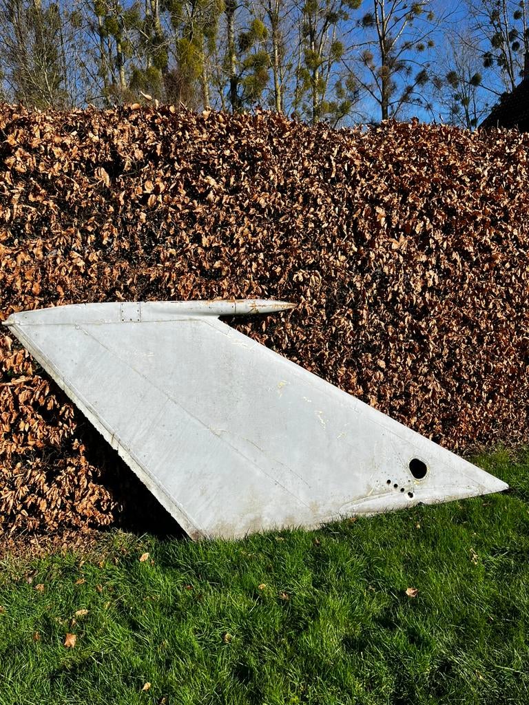 MIG-21 sovjet jachtvliegtuig onderdeel stabilo, Ophalen