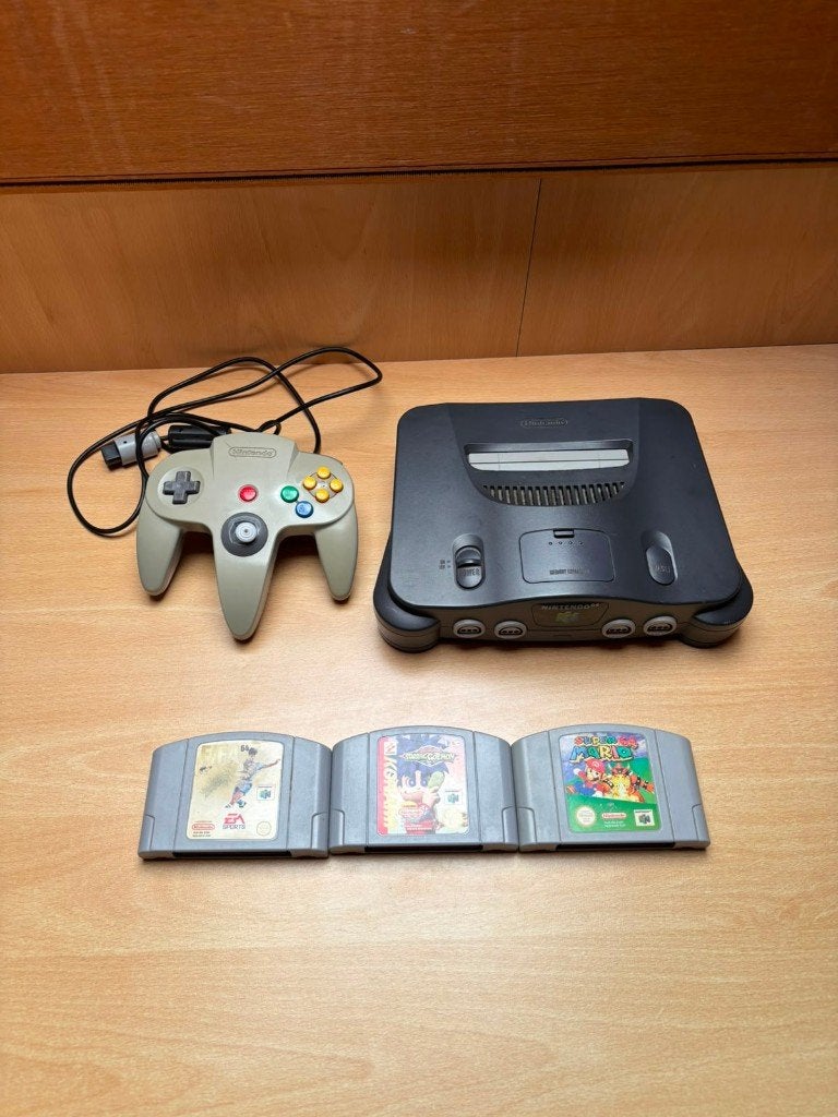 Nintendo 64 met 1 controller en 3 games, Consoles de jeu & Jeux vidéo, Consoles de jeu | Nintendo 64, Utilisé, Avec 1 manette