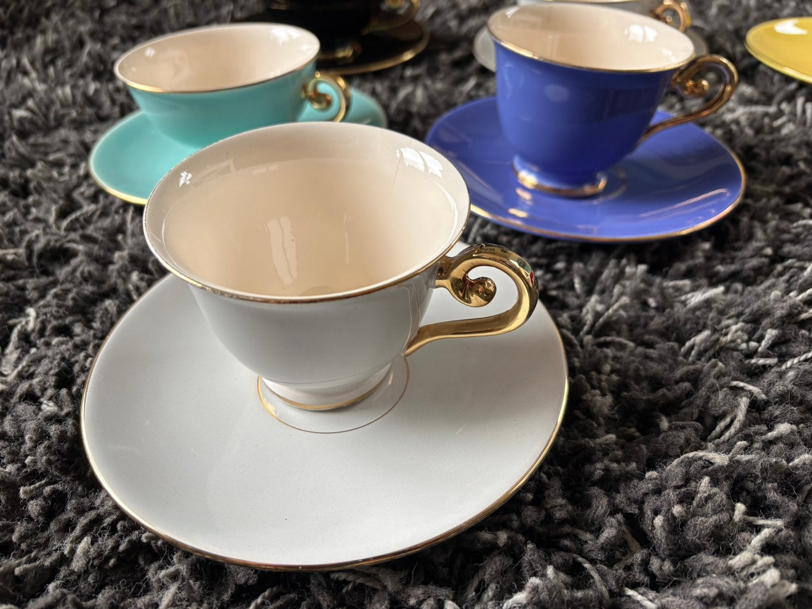 TASSES ET SOUS TASSES VINTAGE SUPERBE, Enlèvement, Comme neuf