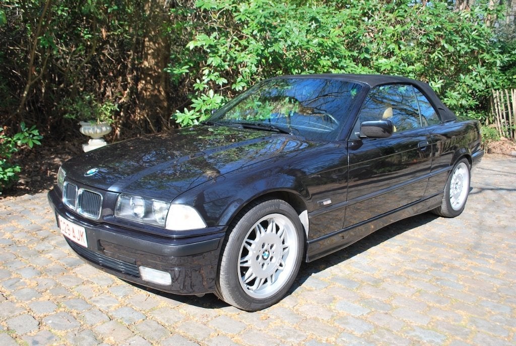 BMW 320i cabrio état de rêve historique d'entretien complet, Cuir, Achat, Cabriolet, Boîte manuelle