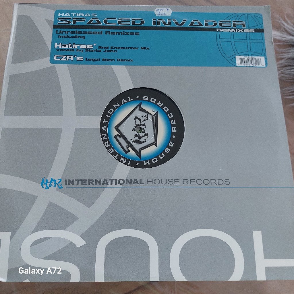 hatiras spaced invader rmxs 12 inch maxi, CD & DVD, Vinyles | Dance & House, 12 pouces, House, Enlèvement ou Envoi, Comme neuf