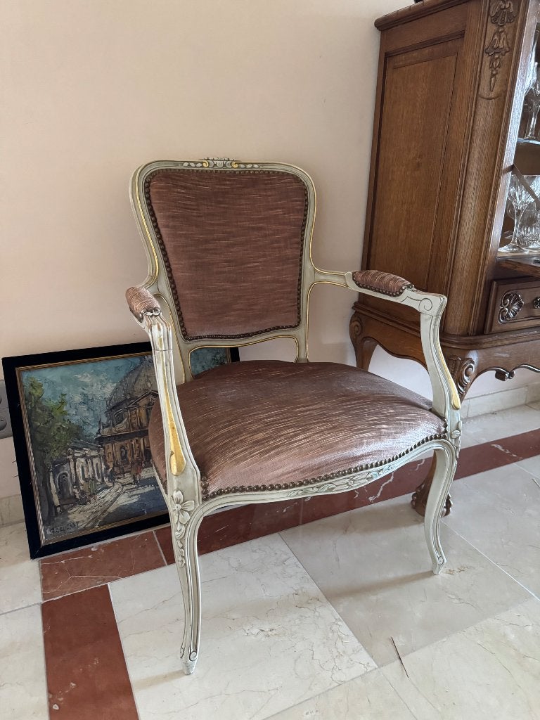 Ensemble de deux chaises anciennes de style Louis XV, Enlèvement