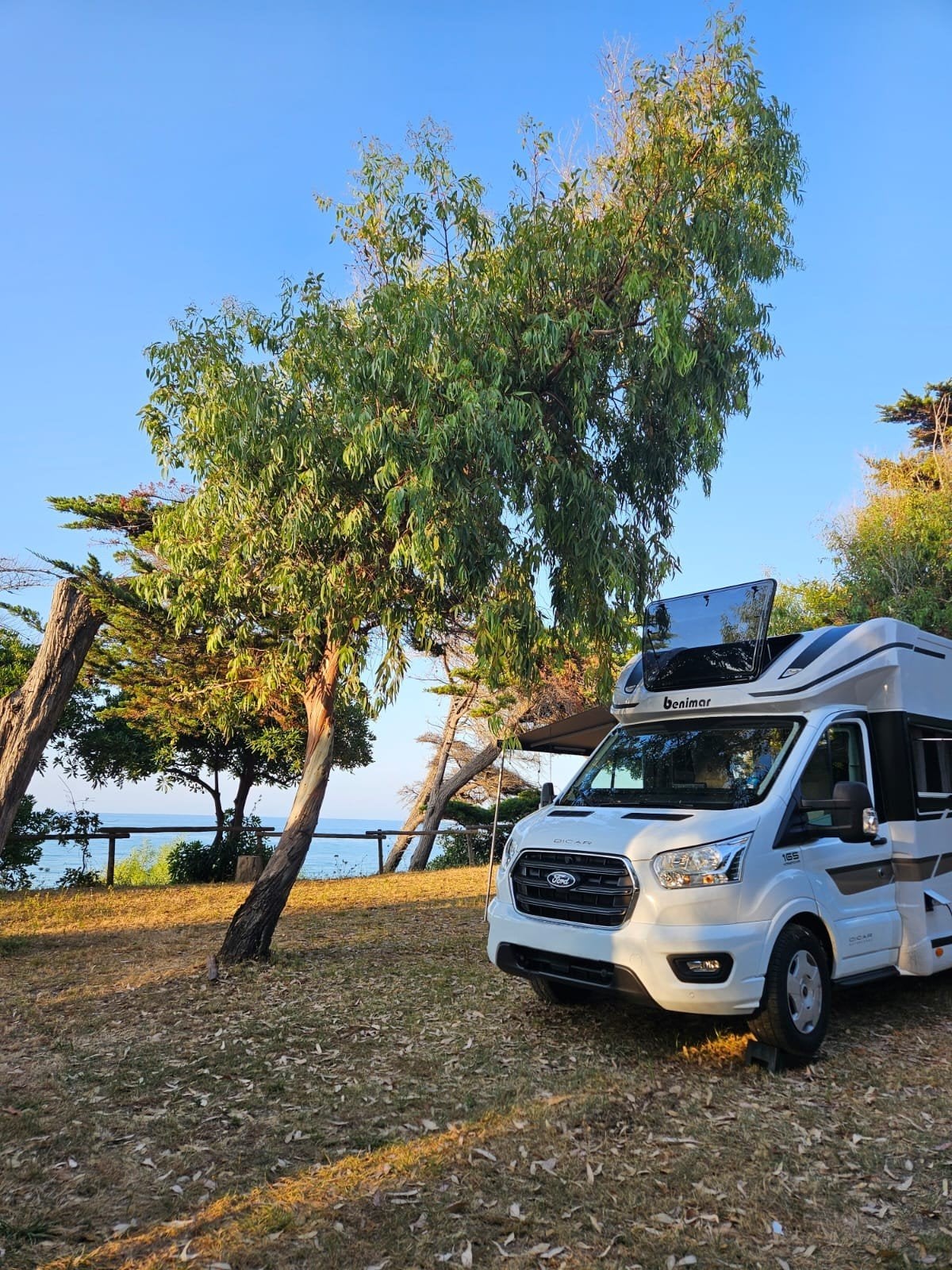 A LOUER!!!CAMPING-CAR BENIMAR 463 2026 5 PLACES ET COUCHAGES, Caravanes & Camping, Particulier, Automatique, Essence, Benimar
