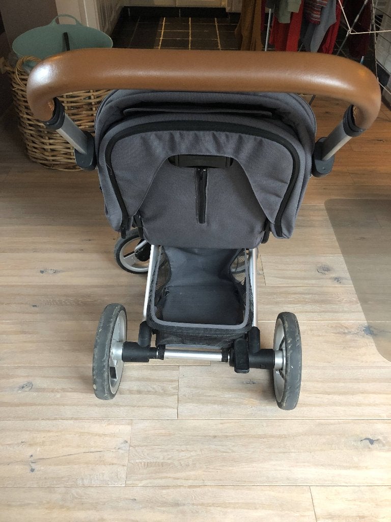 Mutsy + regenhoes + paraplu + adapters Maxi Cosi, Kinderen en Baby's, Ophalen, Zo goed als nieuw, Kinderwagen, Mutsy