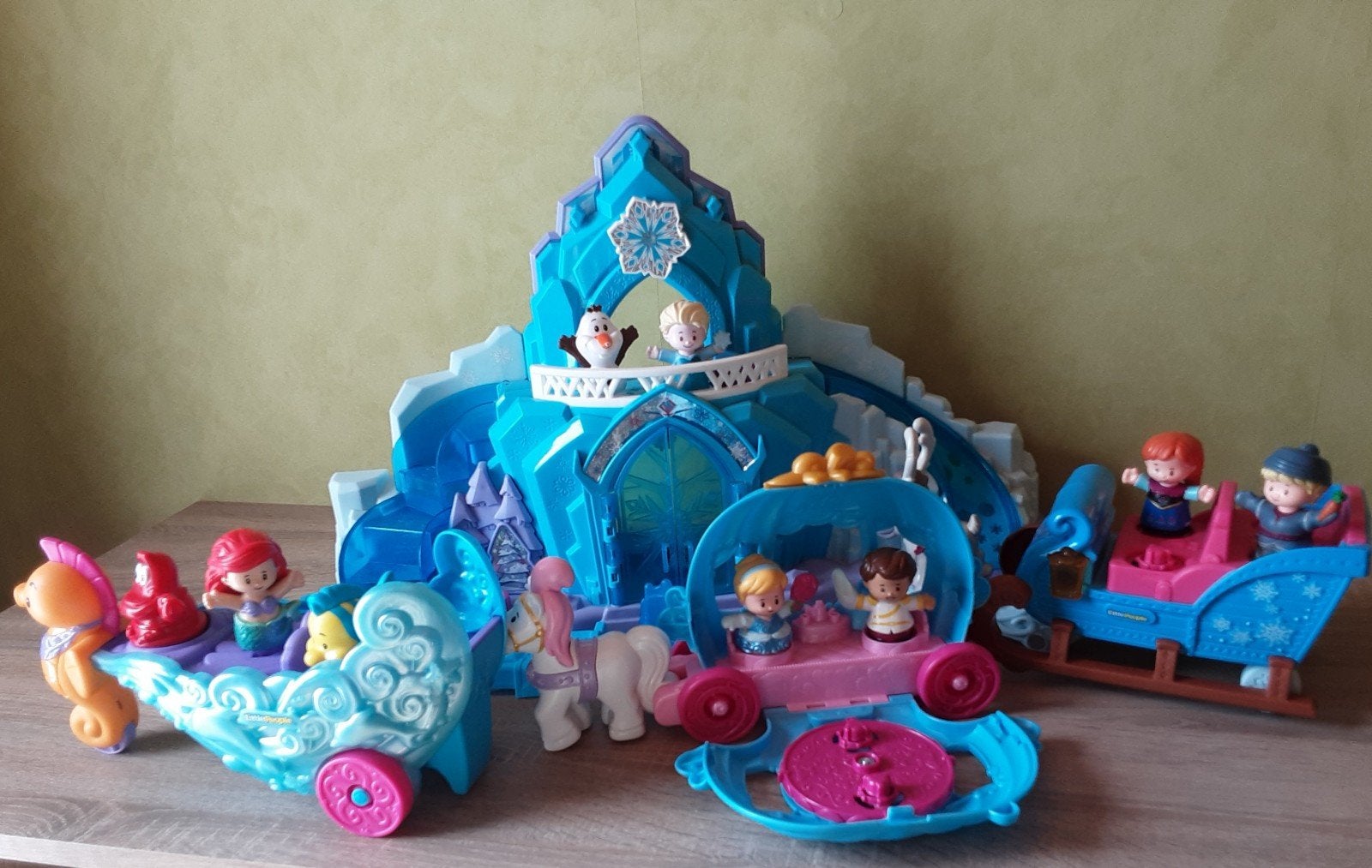 Little People Frozen 2 Magisch Kasteel + 3 Disney setjes, Games en Spelcomputers, Games | Overige, Ophalen