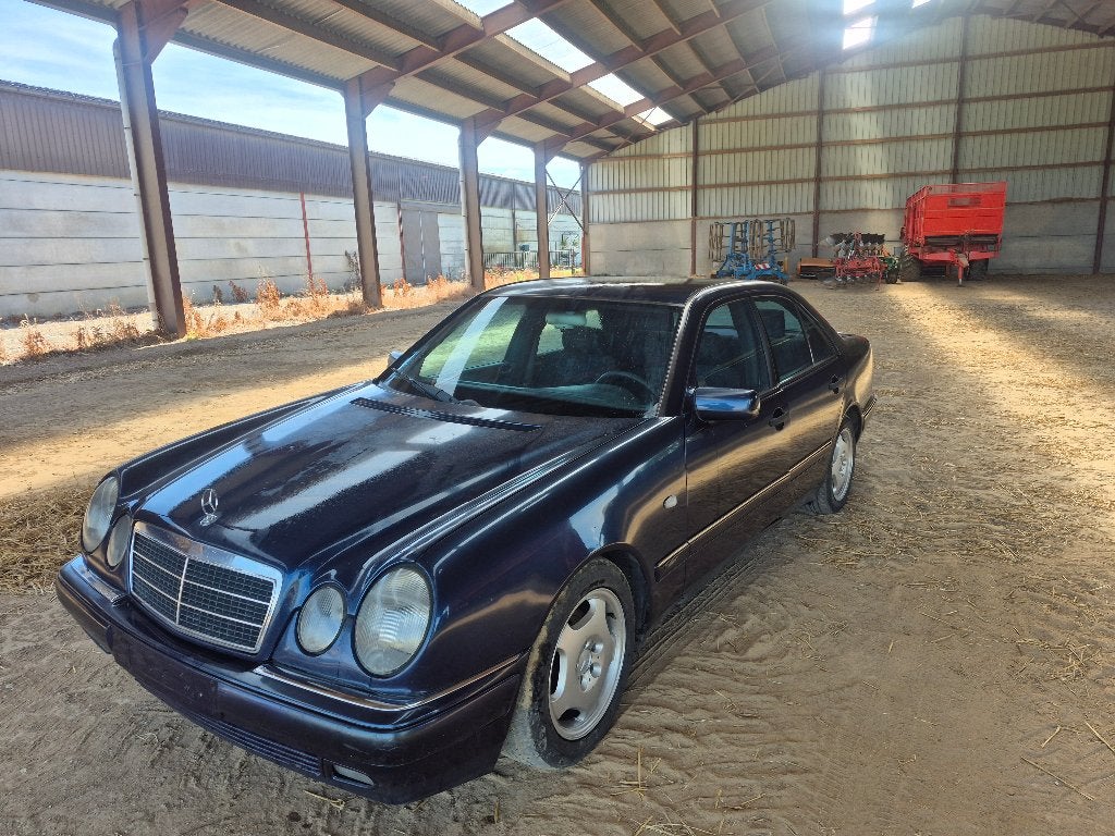 Mercedes e300 ancêtre, Autos, Achat, Boîte manuelle, 6 cylindres, Diesel