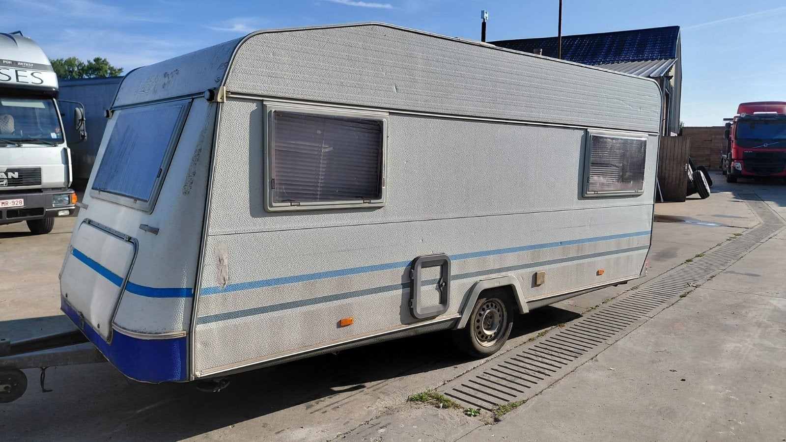 knaus azur 4107, Jusqu'à 4, 4 à 5 mètres, Particulier, Lit transversal