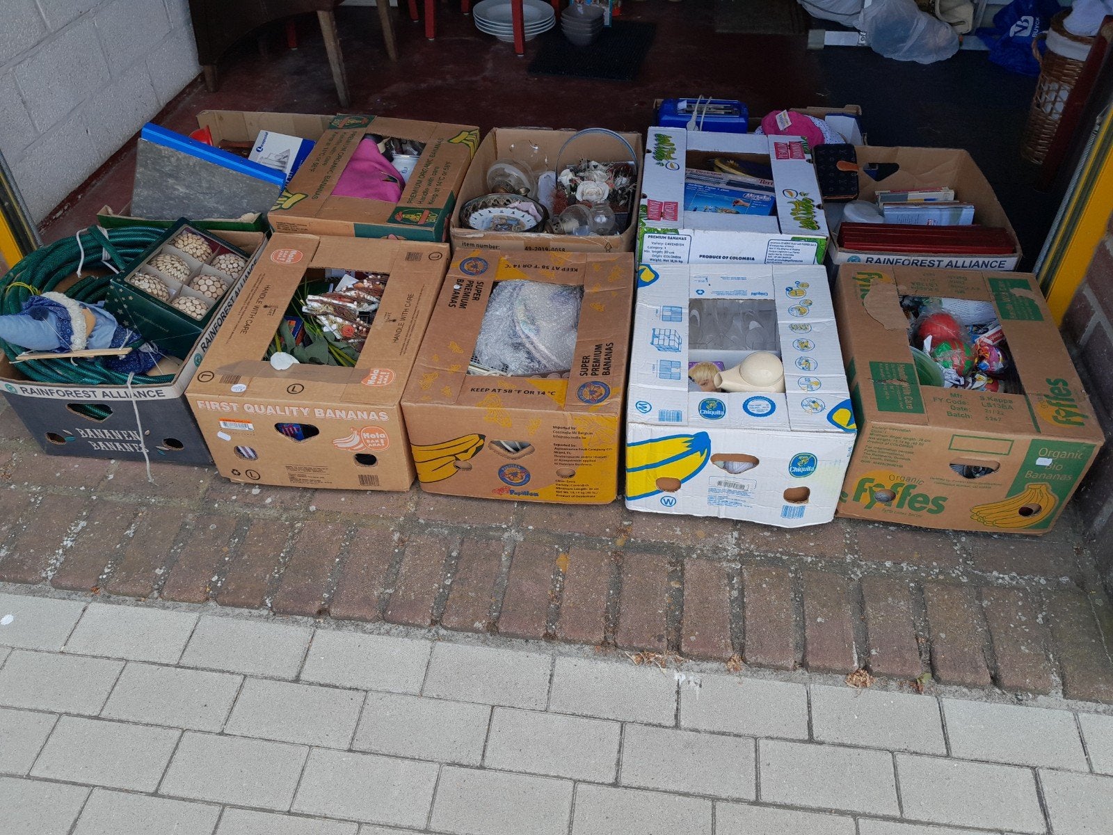 11 volle bananedozen voor thuisgebruik of rommelmarkt k, Ophalen