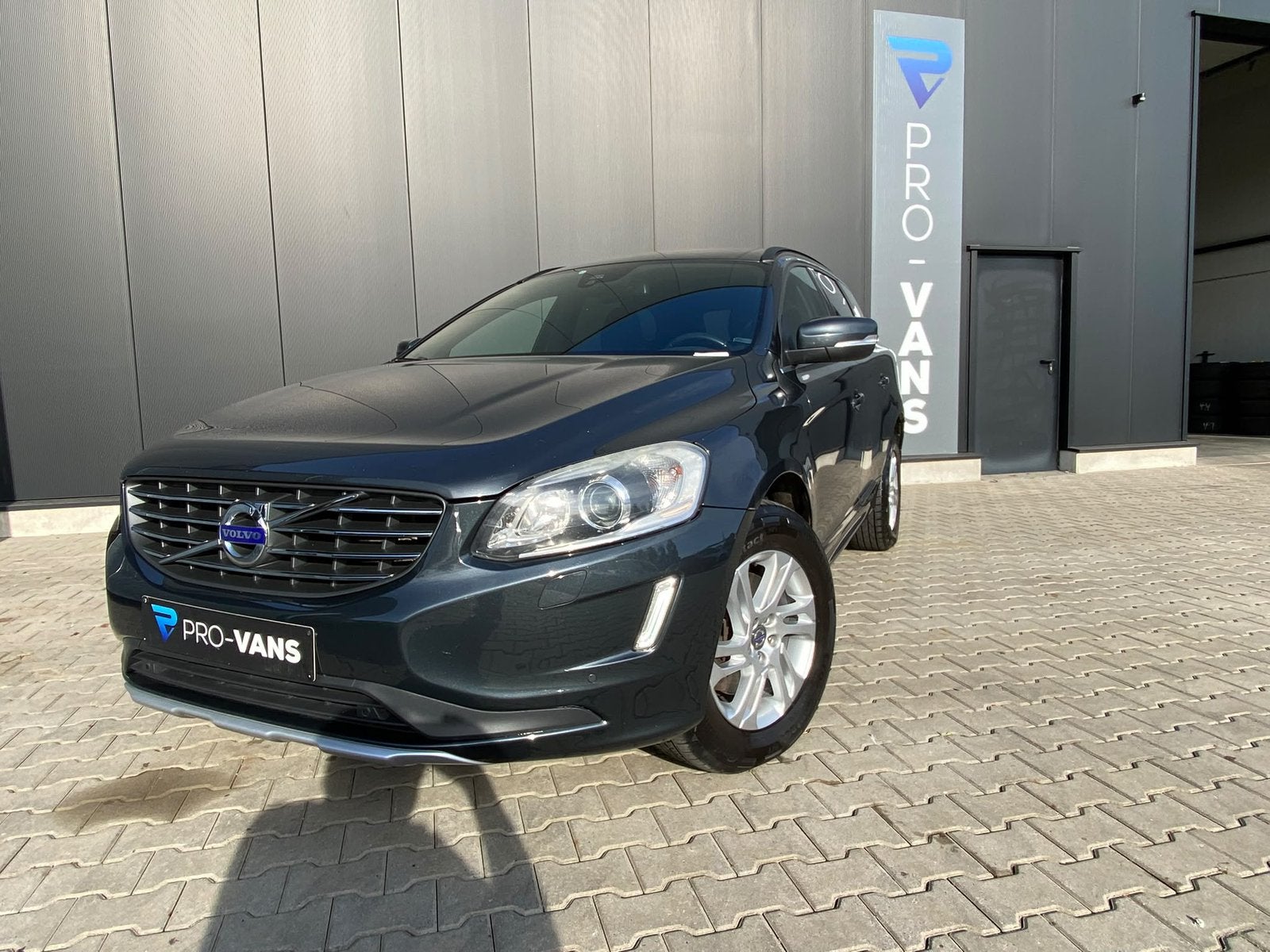 Volvo XC60 D4 AWD Automaat | Navi | Zetelver | PSS | Airco, Automaat, Euro 5, Zwart, Bedrijf