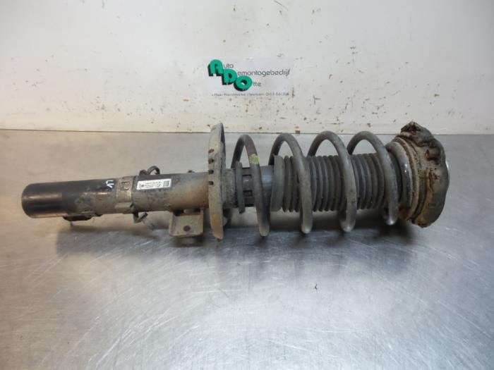 Barre amortisseur avant gauche d'un Volkswagen Polo (Polo 01, Autos : Pièces & Accessoires, Volkswagen, -, 3 mois de garantie