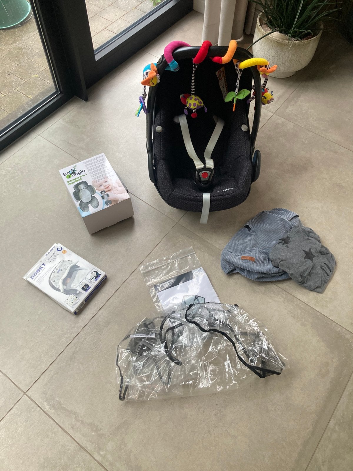 Maxi-Cosi Pebble + isofix 2-way + toebehoren, Auto diversen, Sneeuwkettingen, Ophalen, Gebruikt