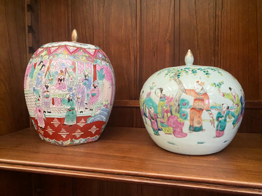 2 Chinese vazen Famille Rose, Antiek en Kunst, Ophalen