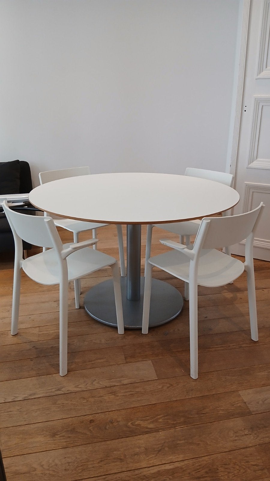 Ensemble table ronde 4 chaises Janinge Ikea blanches, Maison & Meubles, Tables | Tables à manger, Enlèvement