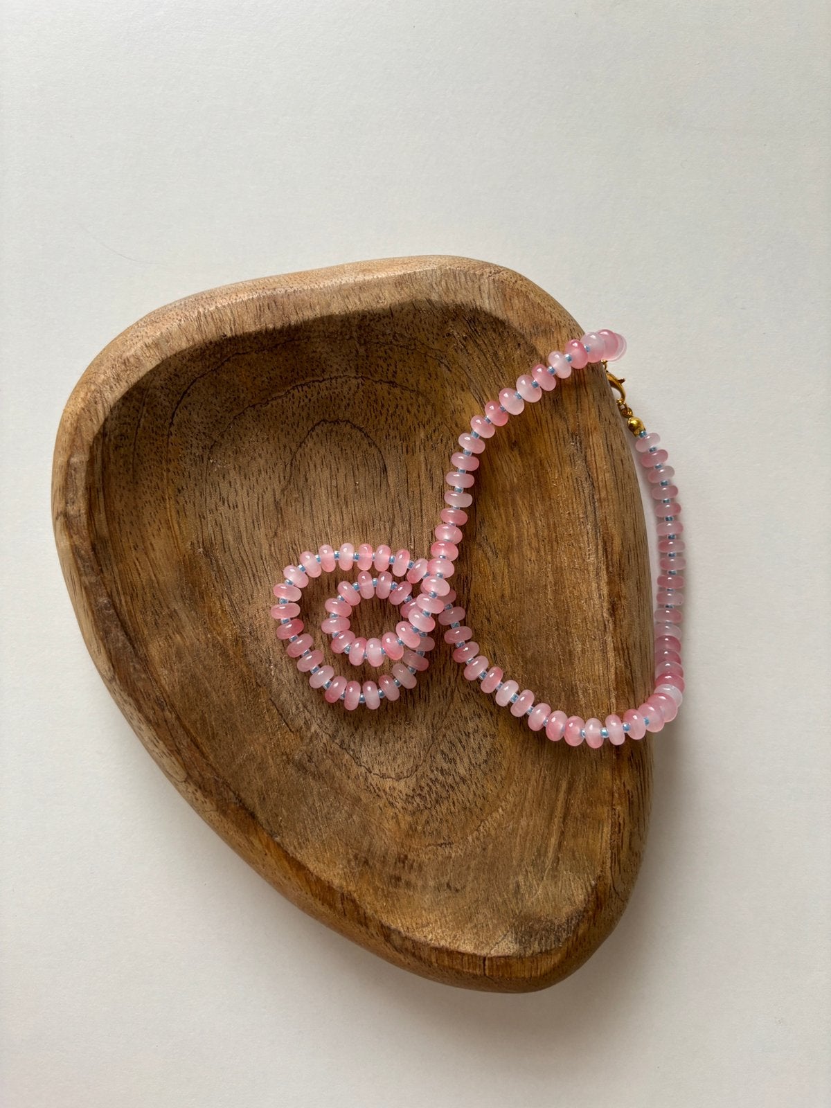 Handmade glassbead necklace pink, Bijoux, Sacs & Beauté, Enlèvement ou Envoi, Neuf, Rose, Autres matériaux