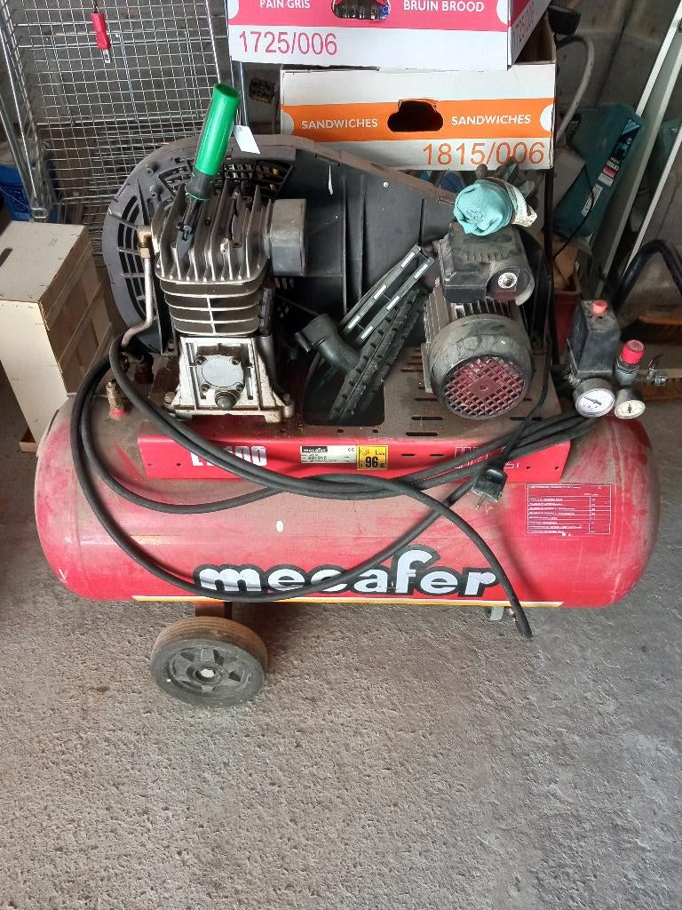 Compresseur 100L mecafer, Bricolage & Construction, Compresseurs, 25 à 100 litres, Enlèvement, Comme neuf