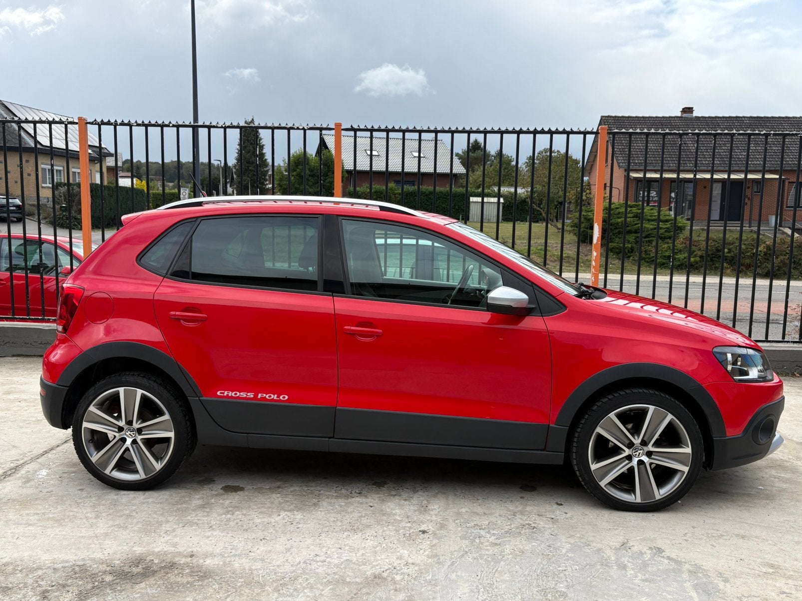 VW POLO 6R ÉDITION CROSS 1.2i ESSENCE 105 000KM CARPASS 2012, Auto's, Voorwielaandrijving, Stof, Zwart, https://public.car-pass.be/vhr/c9bb3fc4-299e-4db6-be99-5097801330ba