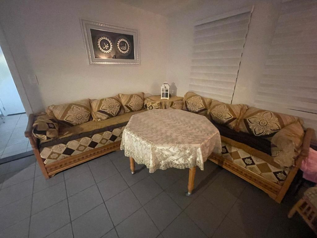 Sedari, marokkaanse zetel, Ophalen