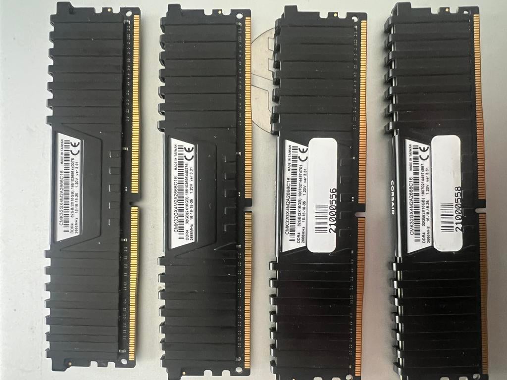 DDR4 vengeance 4x 16GB 2666, Ophalen, Zo goed als nieuw, DDR4