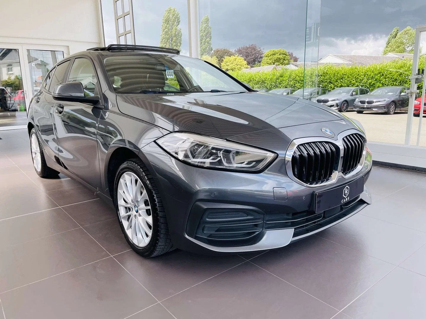 BMW 1 Serie 116 iA * GARANTIE + TOIT PANO + COCKPIT + LED +, Auto's, Automaat, 116 g/km, Euro 6, 1 kg