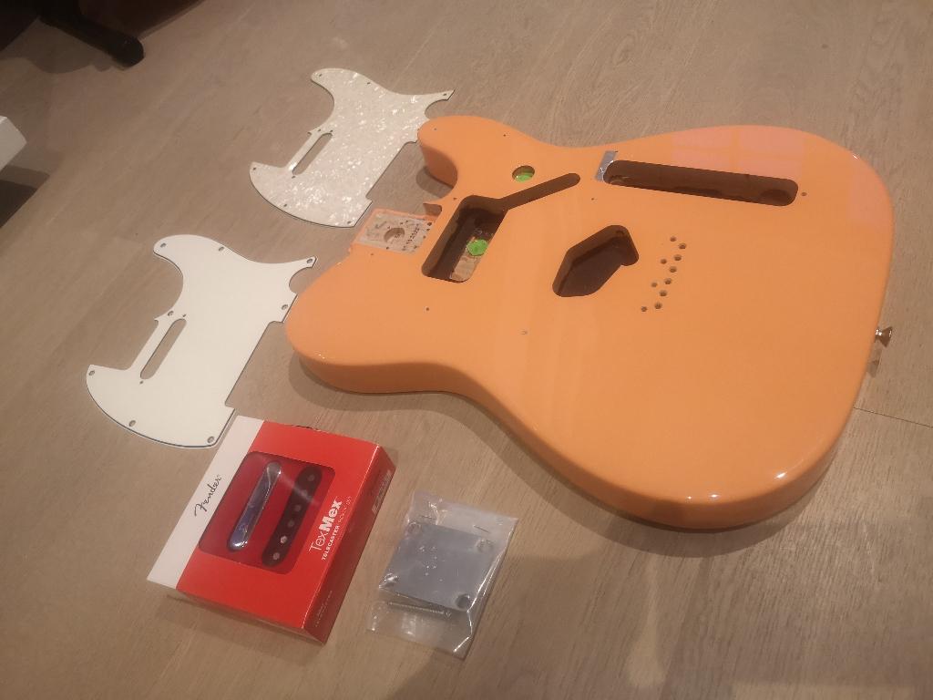 Fender Telecaster Vintera behuizing + accessoires, Ophalen, Zo goed als nieuw, Elektrische gitaar