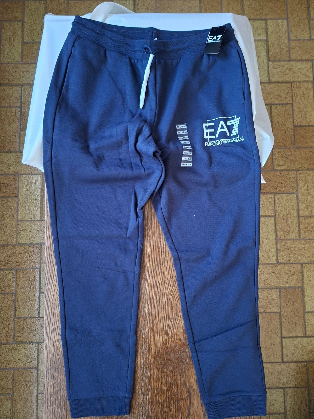 Emporio Armani trainingsbroek. Marineblauw Maat 2XL, Kleding | Heren, Broeken en Pantalons, Ophalen of Verzenden, Blauw