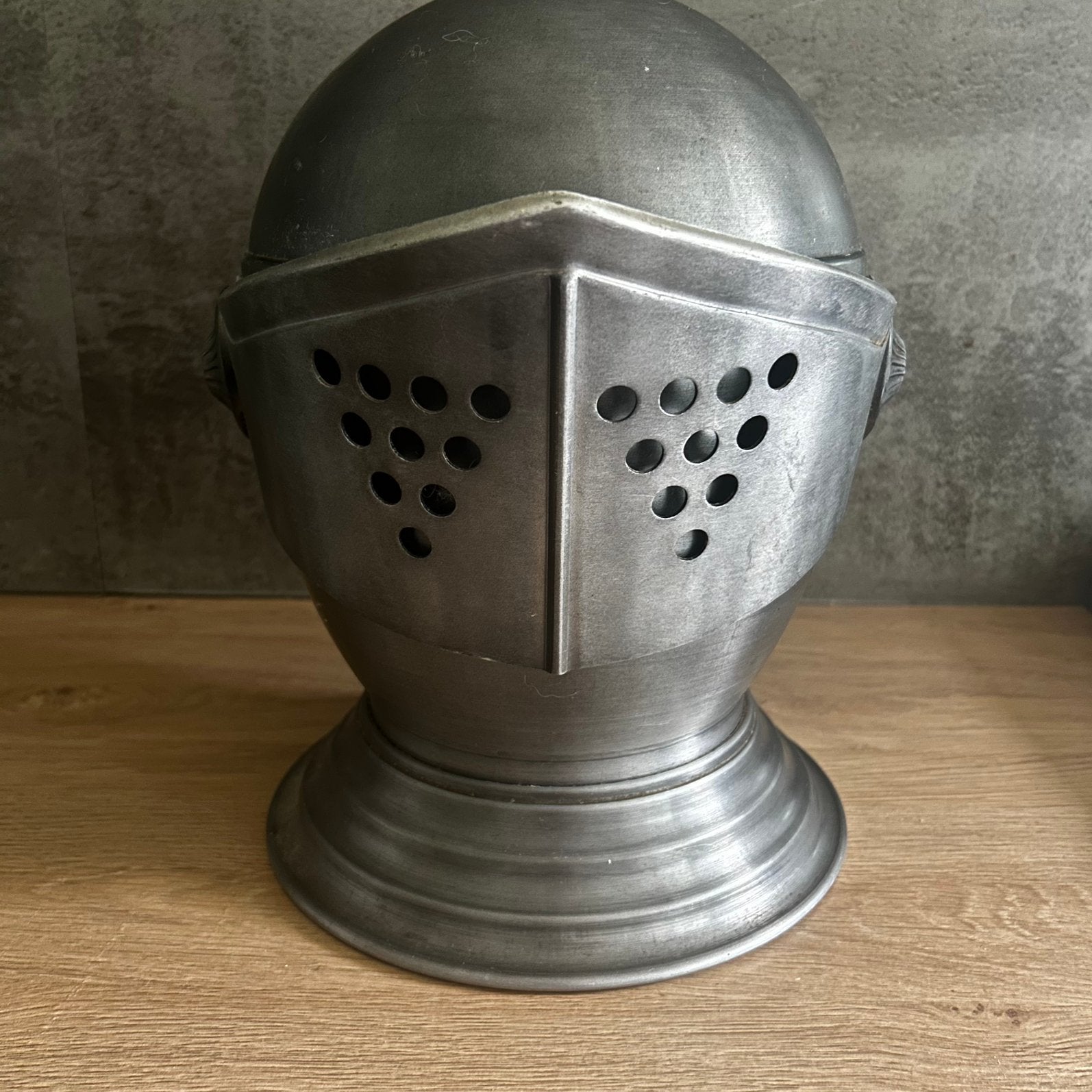 CURIEUX SEAU À GLAÇONS CHAMPAGNE HEAUME CASQUE DE CHEVALIER, Antiquités & Art, Enlèvement