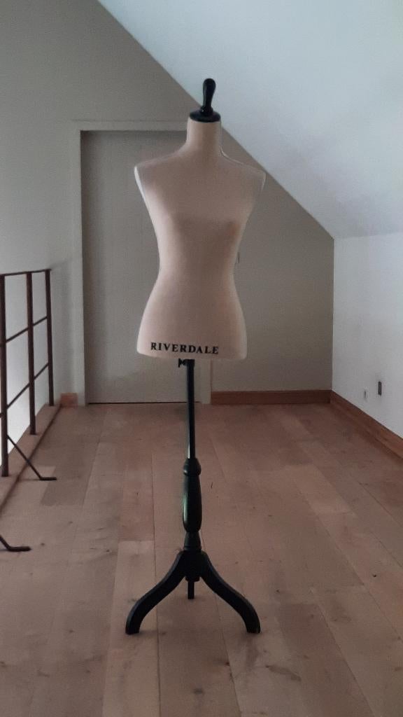 etalagepop Riverdale in goede staat, Ophalen