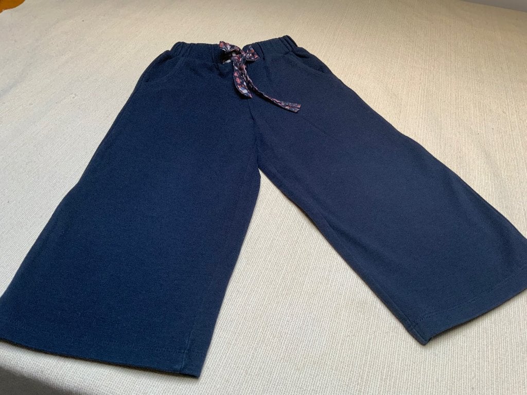 Donkerblauwe lange broek TAO (Tape à l’oeil) - M104, Kinderen en Baby's, Broek, Meisje, Tape à l´oeil - Tao, Ophalen of Verzenden